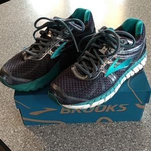 Women's Sz 6.5 Brooks Ariel '16